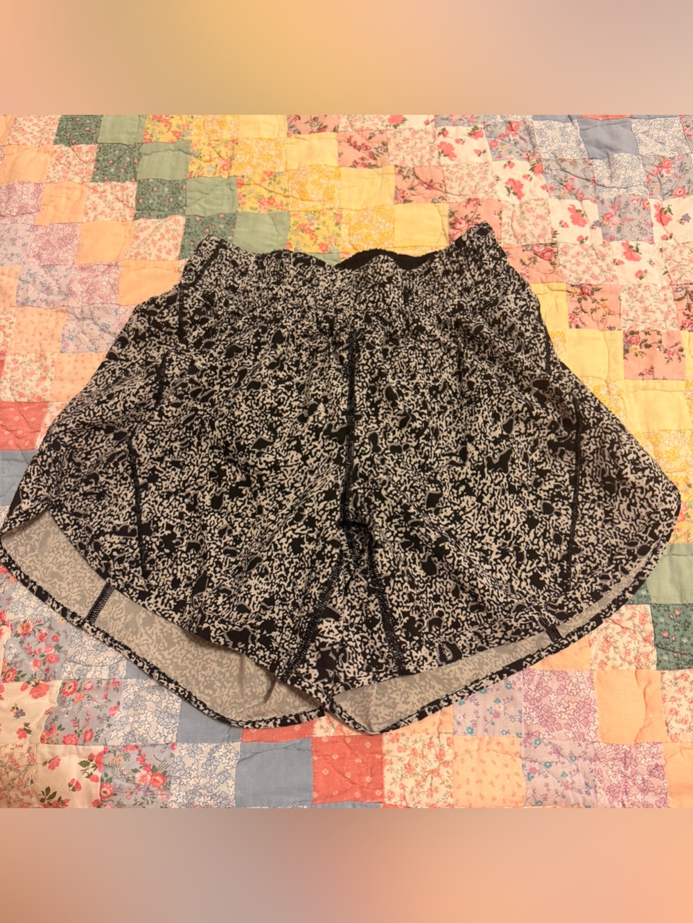 Womens blk & white pattered shorts by Lululemon.